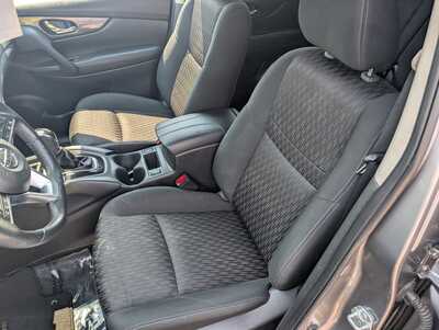 2018 Nissan Rogue, $13977. Photo 11