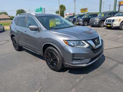 2018 Nissan Rogue, $13977. Photo 2