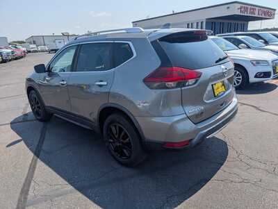 2018 Nissan Rogue, $13977. Photo 6