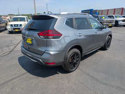 2018 Nissan Rogue, $13977. Photo 8