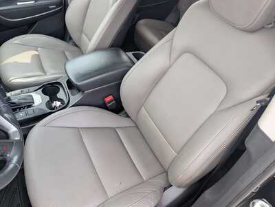 2017 Hyundai Santa Fe, $11977. Photo 11