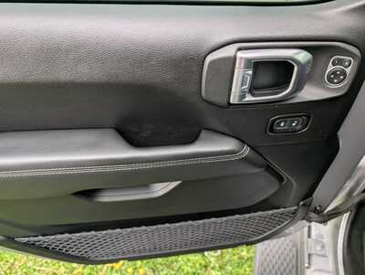 2020 Jeep Gladiator, $29937. Photo 11