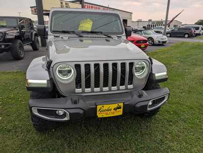 2020 Jeep Gladiator, $29937. Photo 3