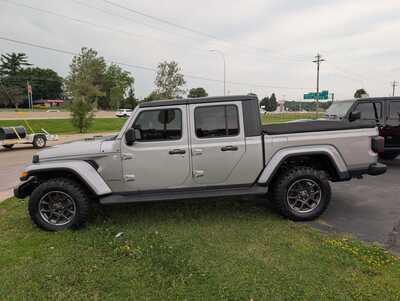2020 Jeep Gladiator, $29937. Photo 5
