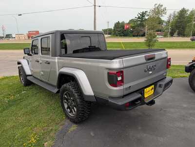 2020 Jeep Gladiator, $29937. Photo 6