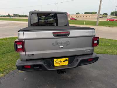 2020 Jeep Gladiator, $29937. Photo 7