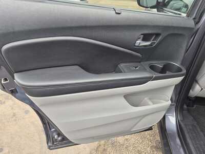 2021 Honda Pilot, $27400. Photo 12