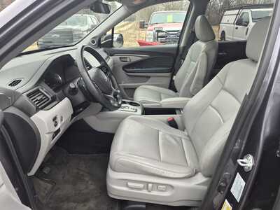 2021 Honda Pilot, $27400. Photo 9