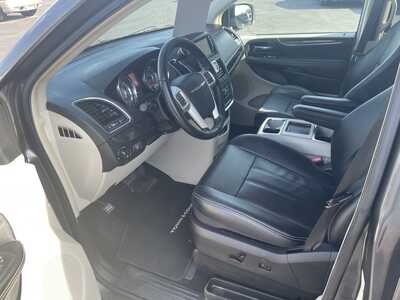 2016 Chrysler Town & Country, $13997. Photo 12