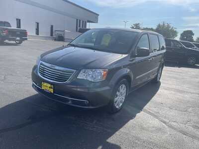 2016 Chrysler Town & Country, $13997. Photo 4