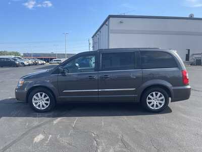 2016 Chrysler Town & Country, $13997. Photo 5