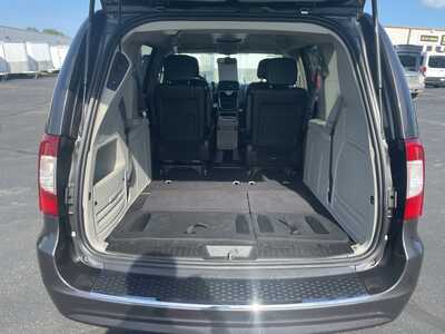 2016 Chrysler Town & Country, $13997. Photo 9