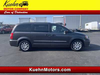 2016 Chrysler Town & Country, $13997. Photo 1