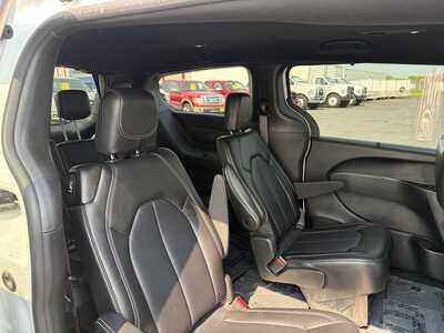 2025 Chrysler Pacifica, $28595. Photo 11