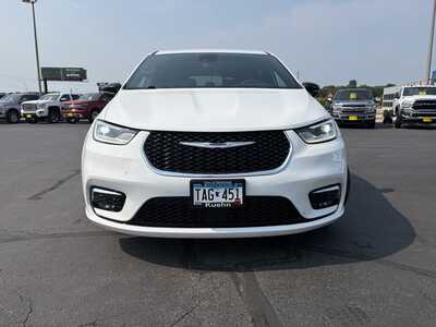 2025 Chrysler Pacifica, $28595. Photo 2