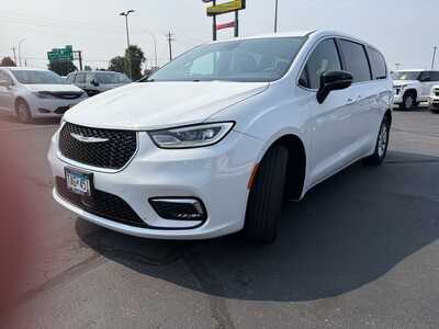 2025 Chrysler Pacifica, $28595. Photo 3