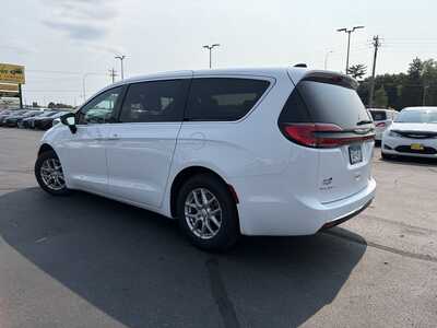 2025 Chrysler Pacifica, $28595. Photo 4
