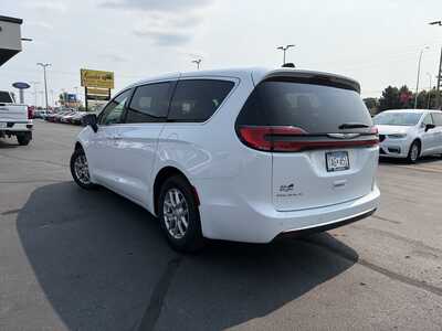 2025 Chrysler Pacifica, $28595. Photo 8