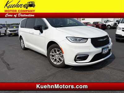 2025 Chrysler Pacifica, $28595. Photo 1