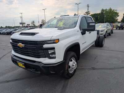 2024 Chevrolet 3500 Crew Cab, $30926. Photo 4