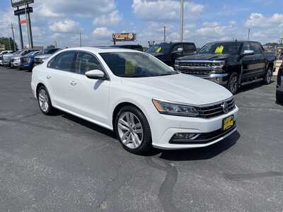 2018 Volkswagen Passat, $14987. Photo 2
