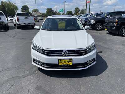 2018 Volkswagen Passat, $14987. Photo 4