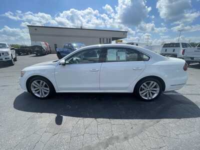2018 Volkswagen Passat, $14987. Photo 6