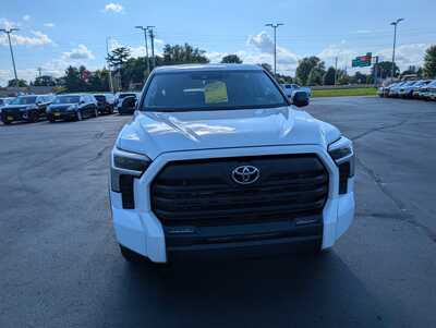 2022 Toyota Tundra Crew Cab, $39645. Photo 3