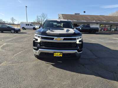 2023 Chevrolet 1500 Crew Cab, $28450. Photo 3