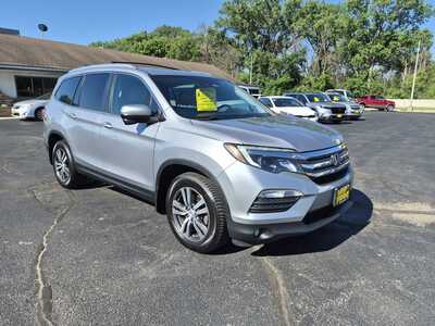 2017 Honda Pilot, $19985. Photo 2