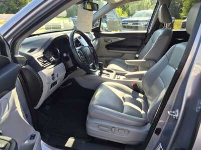 2017 Honda Pilot, $19985. Photo 9