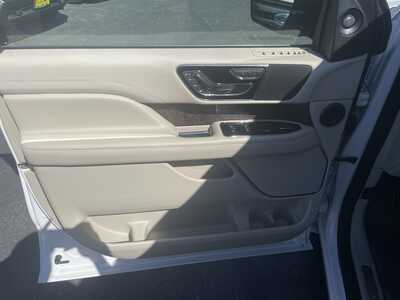 2019 Lincoln Navigator, $27992. Photo 12