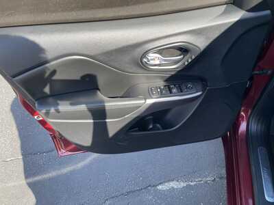 2019 Jeep Cherokee, $13997. Photo 12