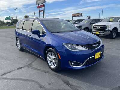 2018 Chrysler Pacifica, $13986. Photo 2