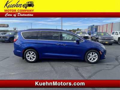 2018 Chrysler Pacifica, $13986. Photo 1