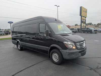 2015 Freightliner Sprinter, $32925. Photo 2