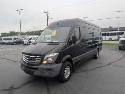 2015 Freightliner Sprinter, $32925. Photo 4