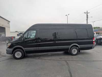 2015 Freightliner Sprinter, $32925. Photo 5