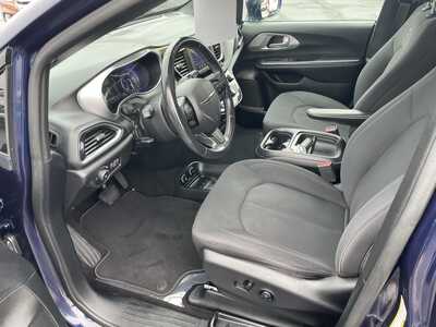 2018 Chrysler Pacifica, $10995. Photo 12