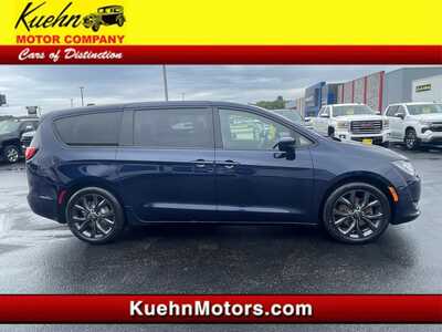 2018 Chrysler Pacifica, $10995. Photo 1