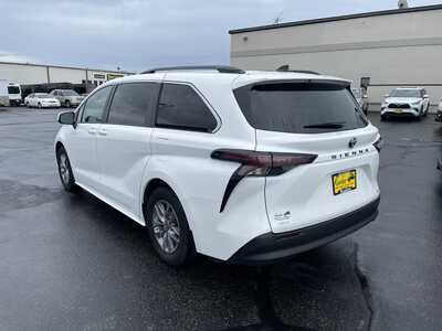 2023 Toyota Sienna, $32995. Photo 3