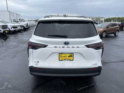 2023 Toyota Sienna, $32995. Photo 4