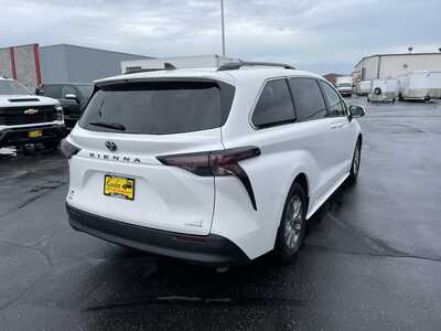 2023 Toyota Sienna, $32995. Photo 5