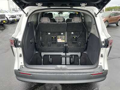 2023 Toyota Sienna, $32995. Photo 6
