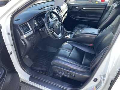 2019 Toyota Highlander, $13900. Photo 12
