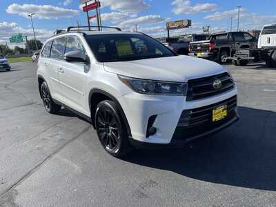 2019 Toyota Highlander, $13900. Photo 2