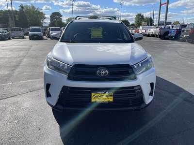 2019 Toyota Highlander, $13900. Photo 3
