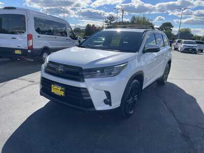 2019 Toyota Highlander, $13900. Photo 4