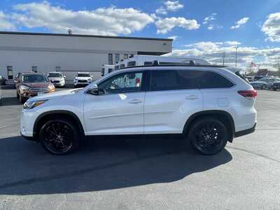 2019 Toyota Highlander, $13900. Photo 5