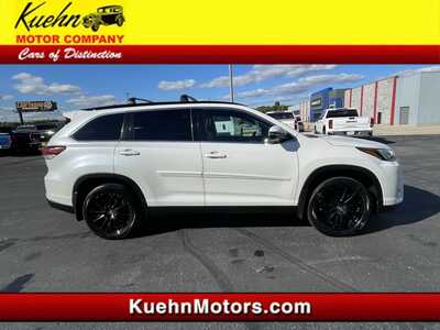 2019 Toyota Highlander, $13900. Photo 1